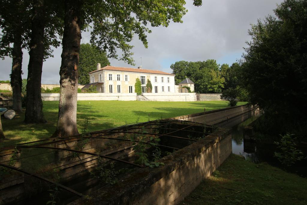 Hôtel Domaine De La Fontchaudiere à Saint-Yrieix-sur-Charente Chambre photo